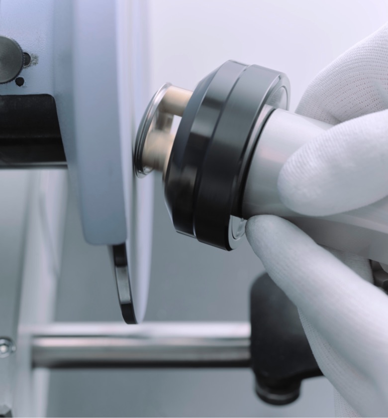 Rolex Servicing Procedure 2234 Rolex Sav Corporate 33 Polissage Boite Fond V1 Portrait