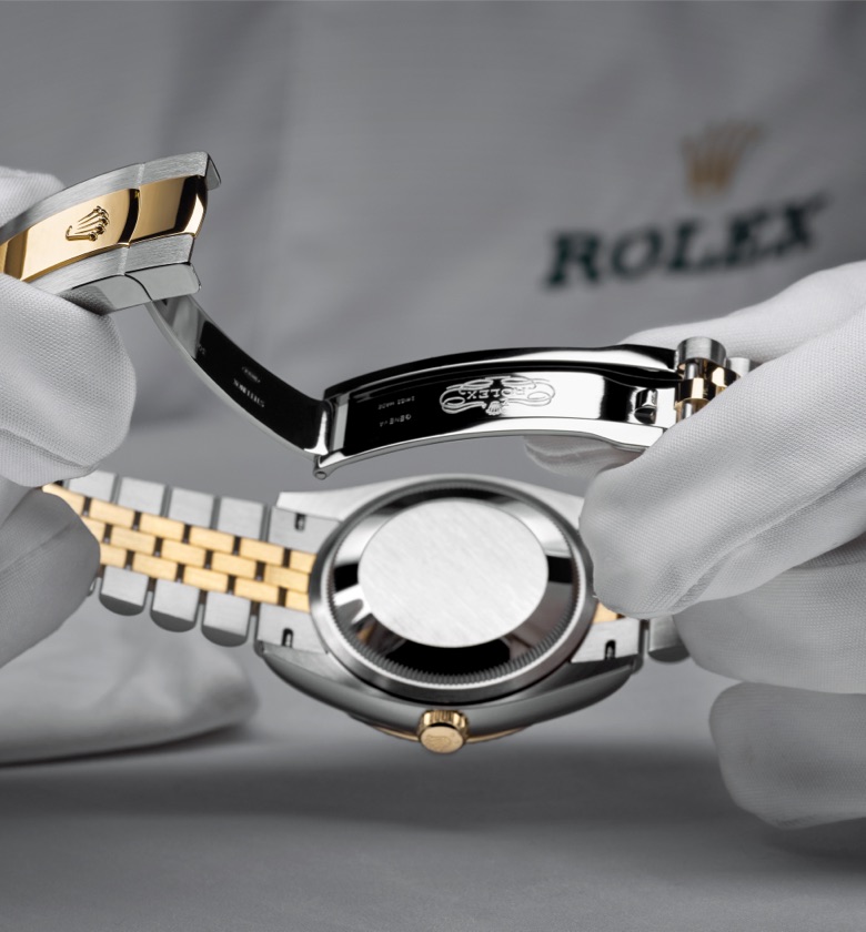Rolex Servicing 2301 Rolex Sav Retailers 175 Controle Final Fermoir V2 Portrait