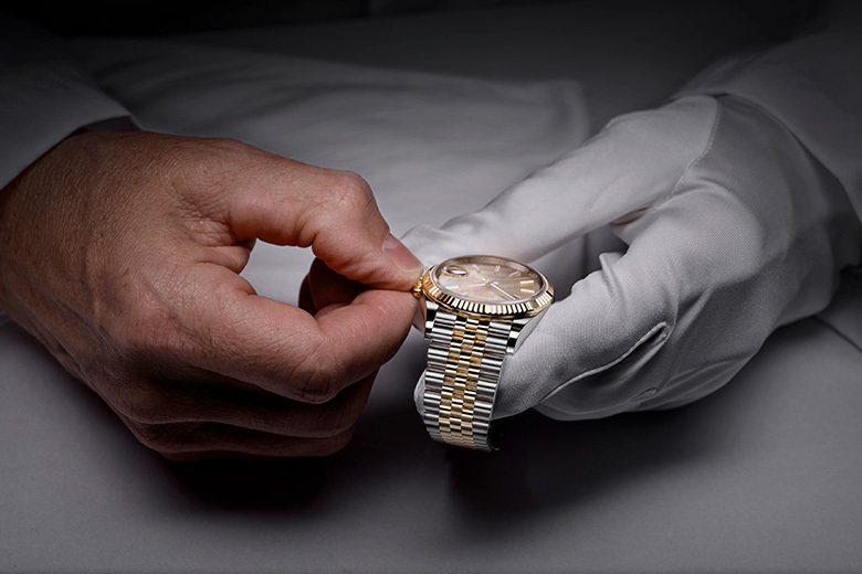 Rolex Servicing Cover Sav 1910dh 001 Portrait